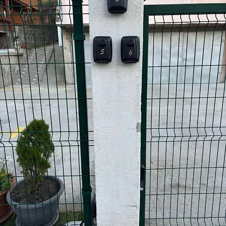 White House - Lux * Haszkovo