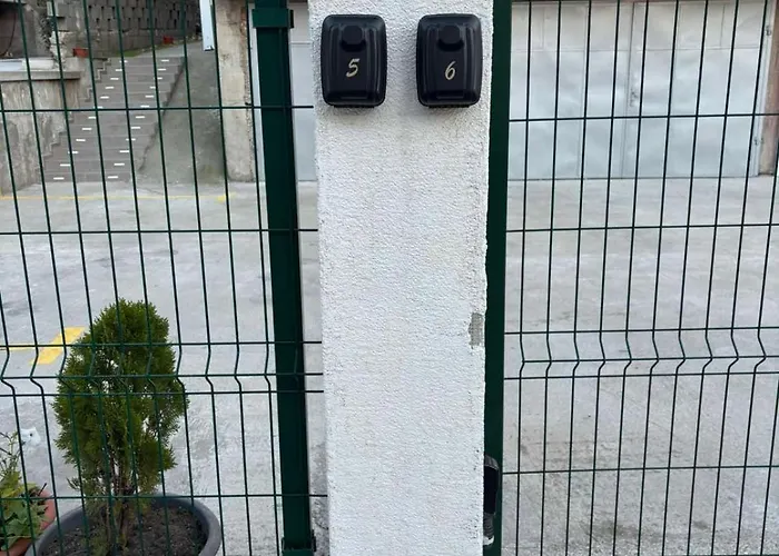 White House - Lux * هاسكوفو